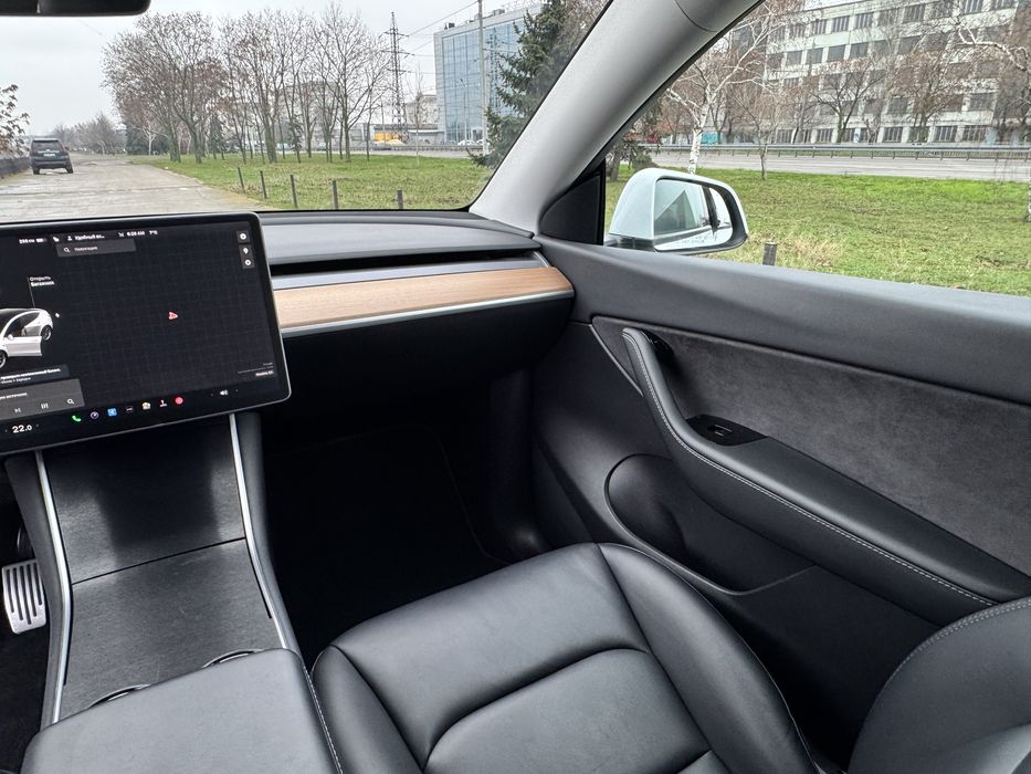 Tesla Model Y Long Renge 82 kvh