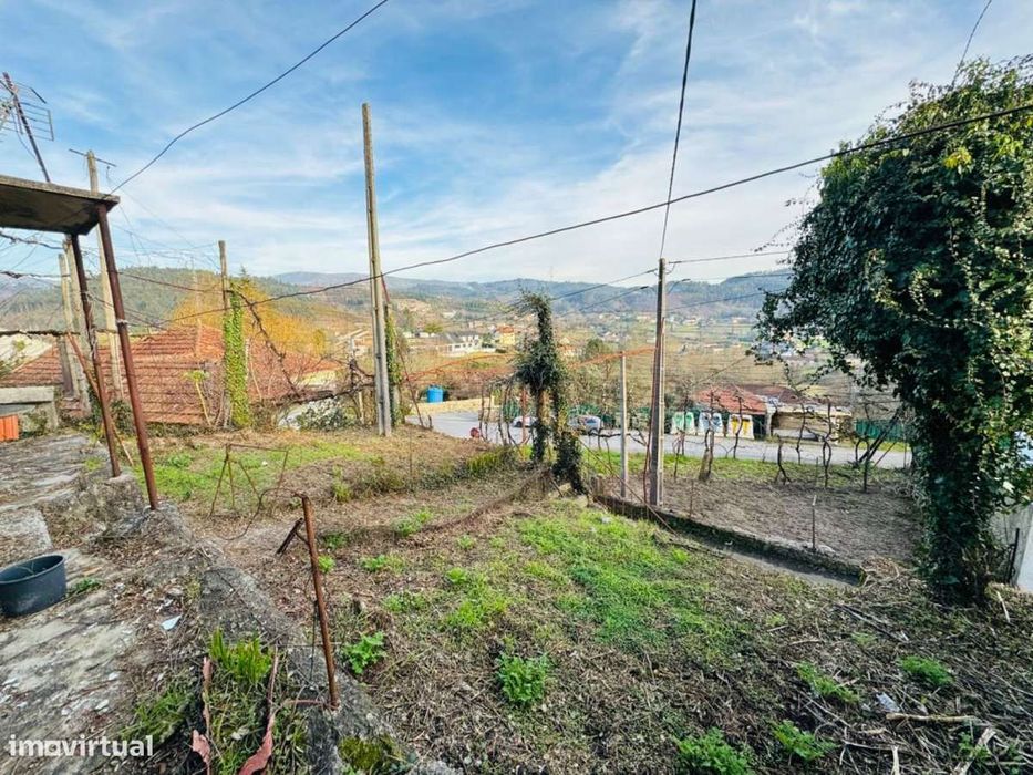 Moradia T2 com terreno e magníficas vistas