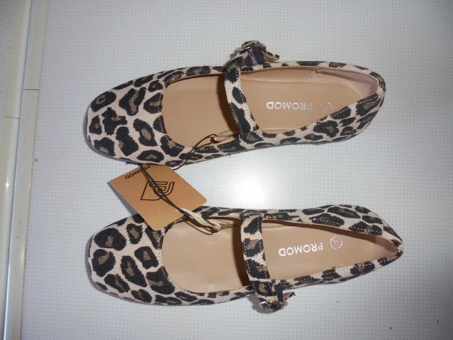 sapatos de mulher novos com etiqueta lindos