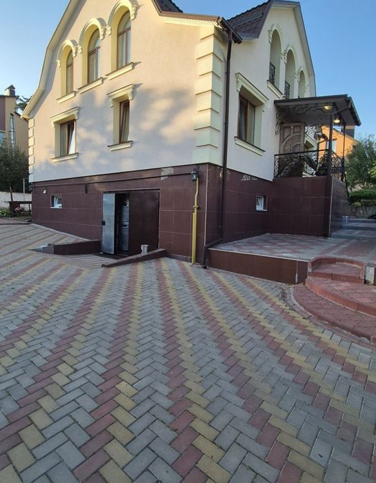 Здається чудовий 4 кімнатний Будинок на Старому Місті.