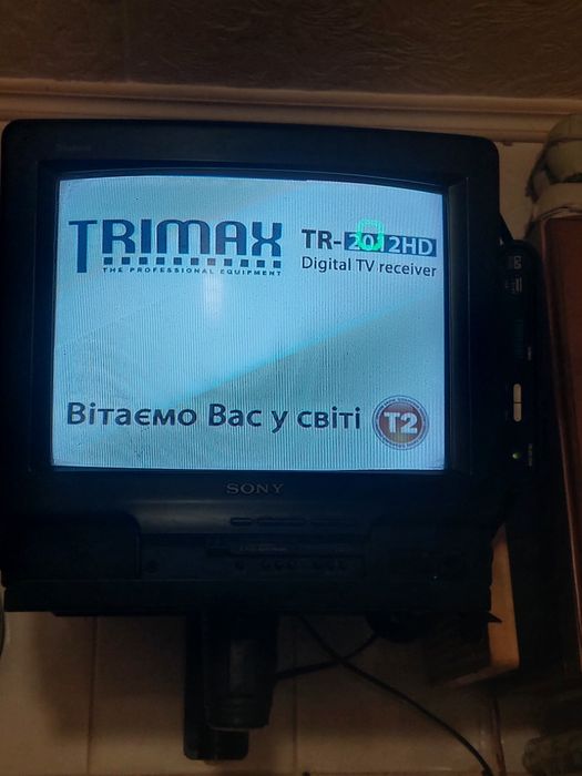 Телевізор SONY Trinitron 14" 37 см з приставкою T2 Trimax 2012 та кронштейном для кріплення на стіну