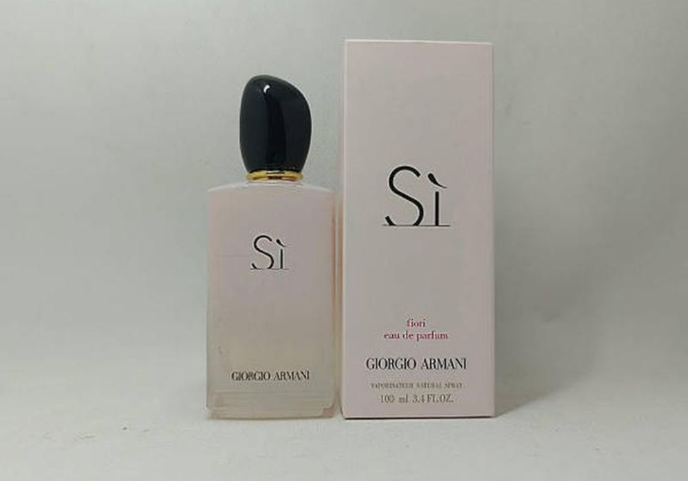 Парфумована вода Giorgio Armani Si Fiori. Armani Si Passione