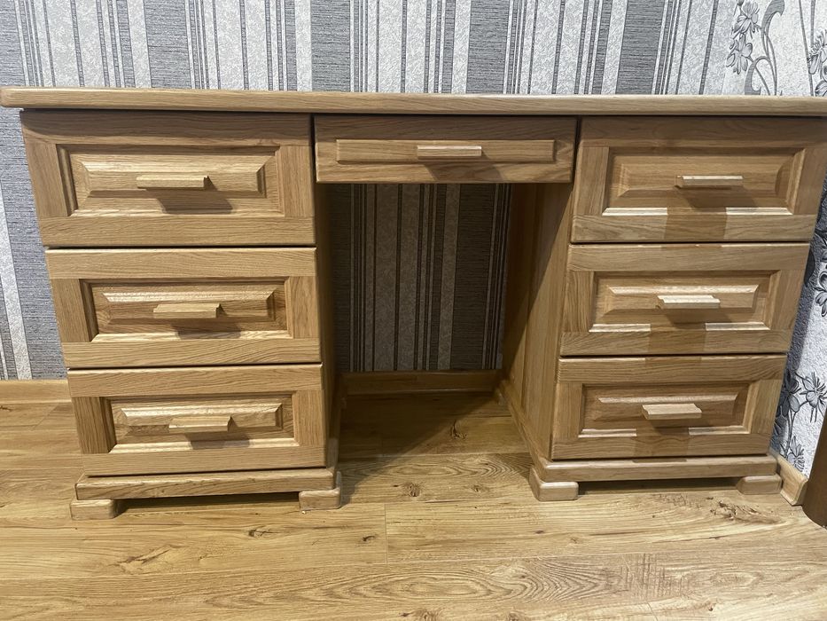 Мебель з масива дуба стіл, комод, ліжко