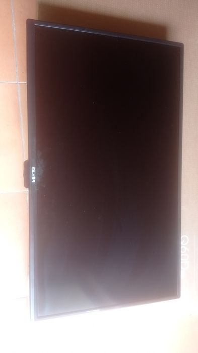 Televisão e suporte de parede