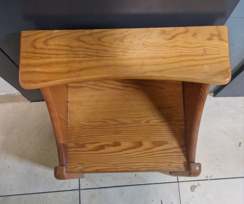 Szafki nocne 2 sztuki.