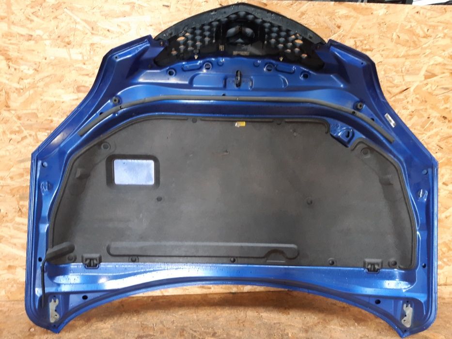 Maska Mazda 3 z grillem kolor niebieski