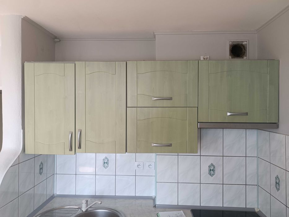 Szafki kuchenne, górne i dolne - 7 dolnych, 4 górne