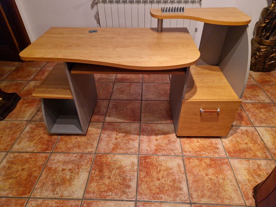 Secretária para escritório ou quarto de estudante