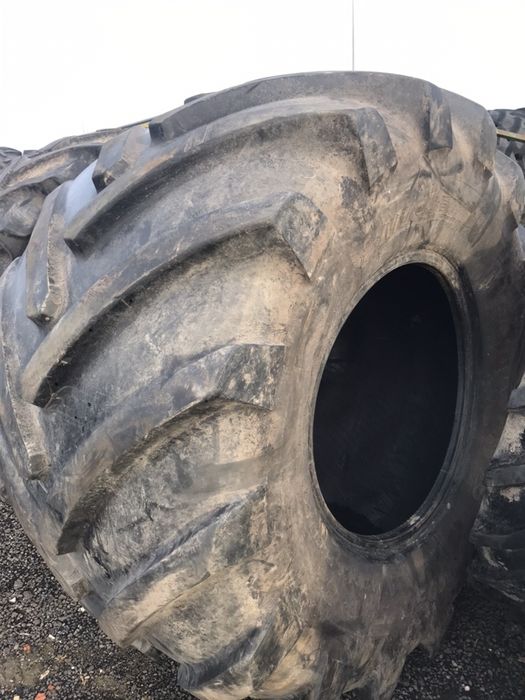 Opona 1050/50R32