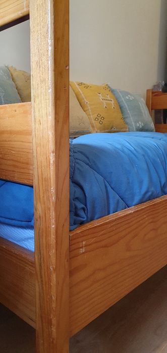 Cama sólida com colchão incl.