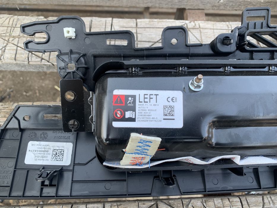 Tesla Model Y M3 подушка безопасности колени левая правая оригинал