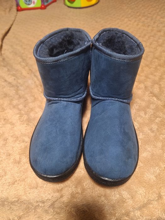 Жіноче зимове взуття угги