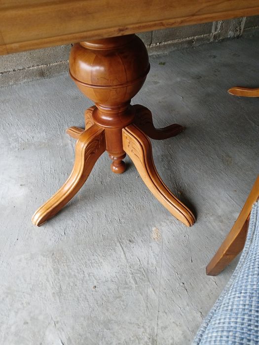 Mesa de madeira maciça