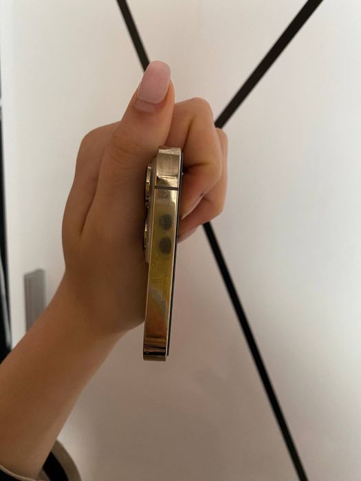 Айфон 13 про на 246 гб ідеальний стан і 6  чохлів в подарок коробка є