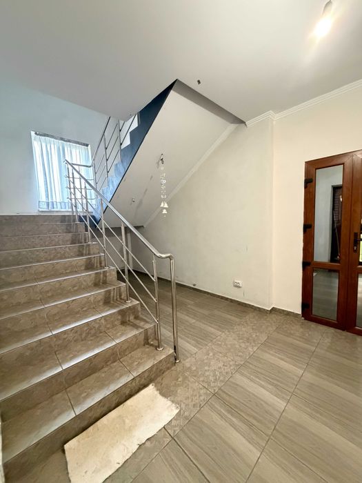Сучасний будинок 237 м² з ремонтом та ділянкою 17,5 соток