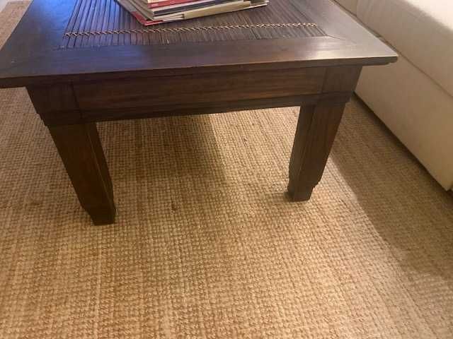 Mesa de centro em madeira e bambu