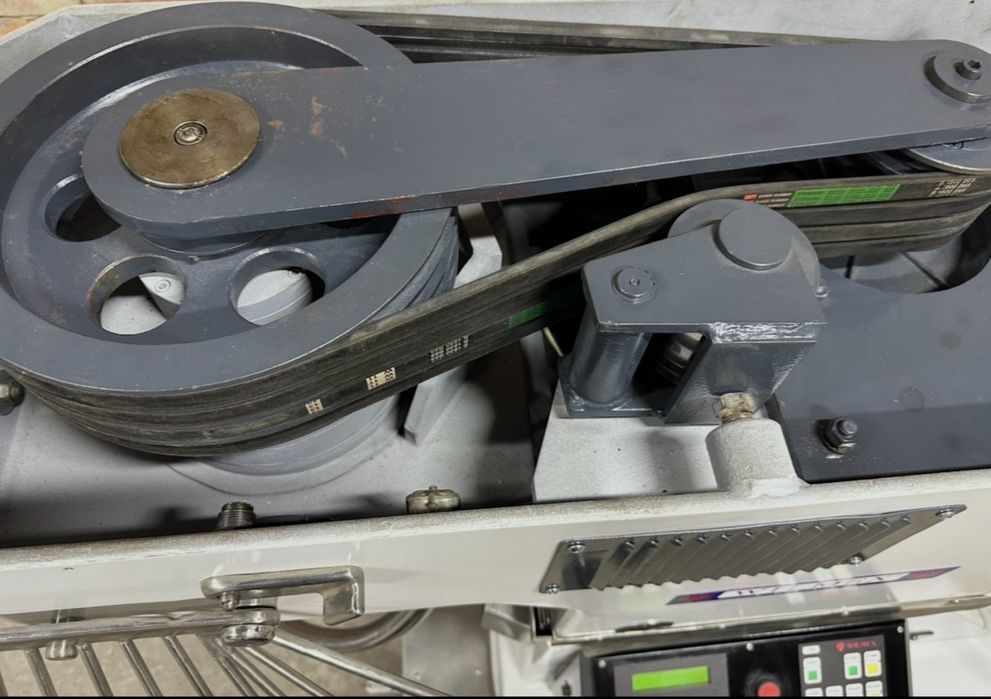 Тістоміс спіральний з підкатними діжами Wilmex M200W тестомес. Машина