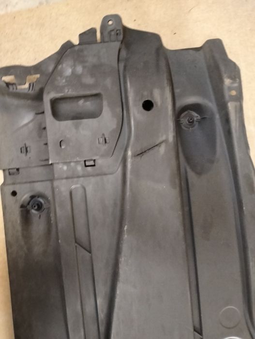 Osłona płyta podwozia prawa Audi a3 8v