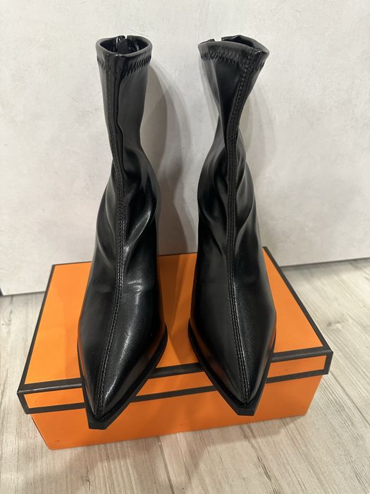 Ботильйони з гострим носом, на каблуку