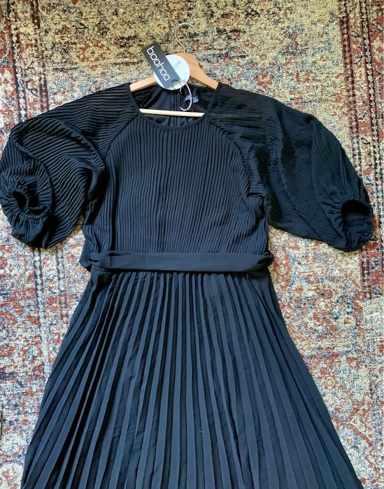 Elegancka sukienka Boohoo