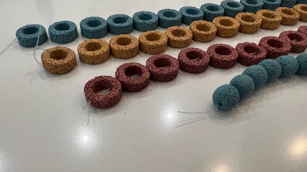 lote de 48 pedras / fiadas Donuts ( pedra vulcânica)