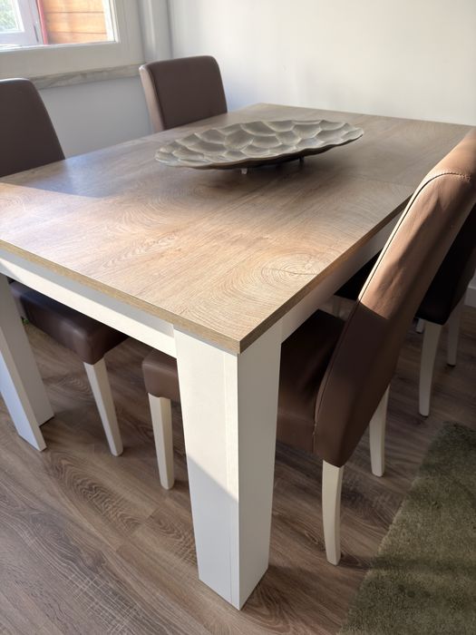 Mesa de Jantar Extensível + 4 Cadeiras