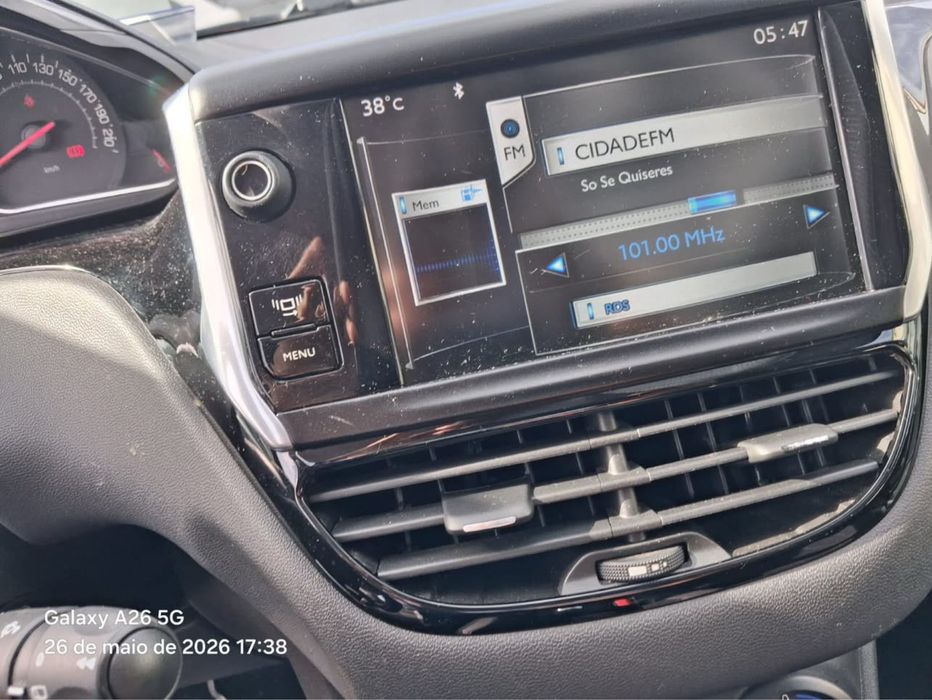Peugeot 208 — fotografia 7