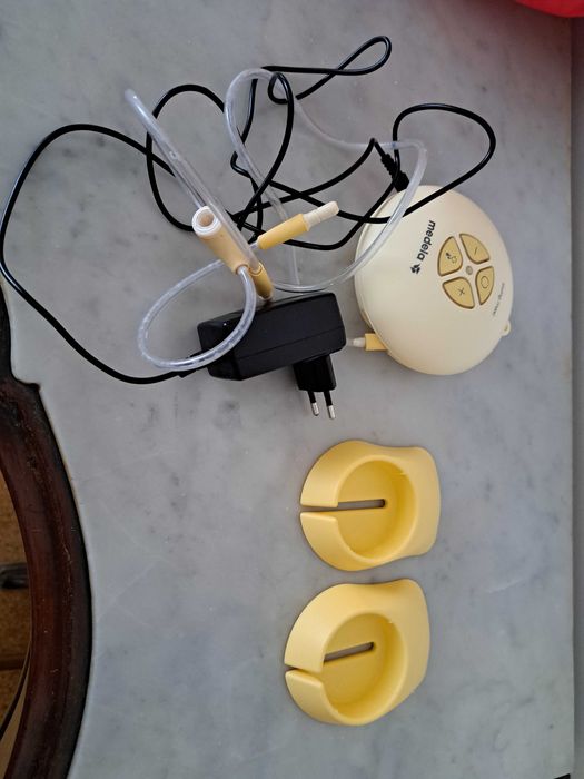 Bomba de Tirar Leite Elétrica Dupla Medela + Top Mãos-Livres e Acessórios