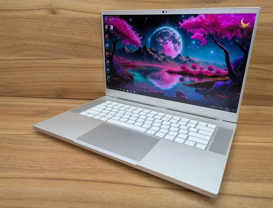 Геймерский ноутбук RAZER (8Гиговая видеокарта RTX) Киберпанк,Сталкер 2