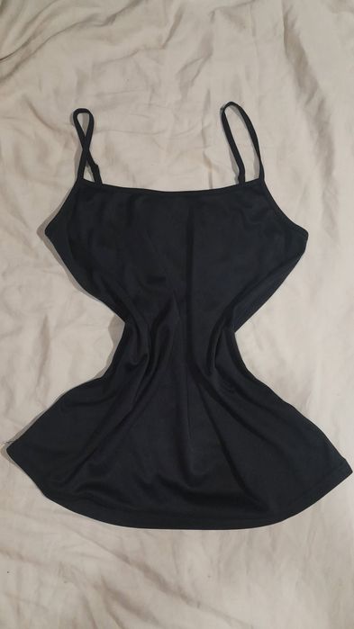 Top czarny na ramiączkach podkoszulek