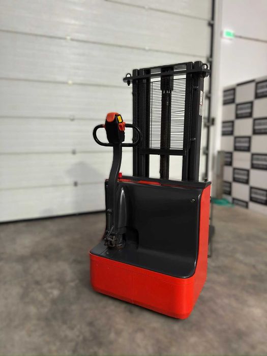 Stacker Elétrico 1500Kg.
