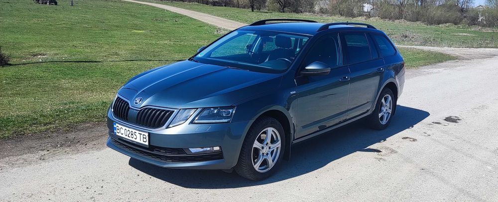 Продам власне авто SKODA OKTAVIA 2018 р. в., в 2023 році була пригнана з Німеччини з лізингової компанії, з пробігом 155 тис. км. Один власник, автомобіль повнісністю обслужений, нова зимова резина, замінений комплект ГРМ, всі рідини і не потребує капіталовкладень. Салон шкіра алькантара, перевірка на будь якому СТО, невеликий торг біля автомобіля, не цікавить обмін. Більше інформації за телефоном.
