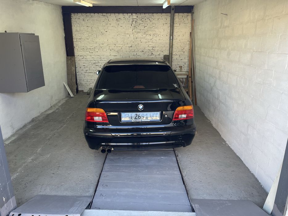 БМВ е39 М-пакет.