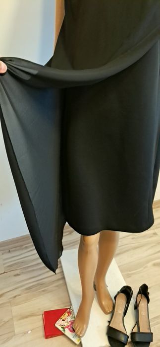 Czarna sukienka dwuwarstwowa