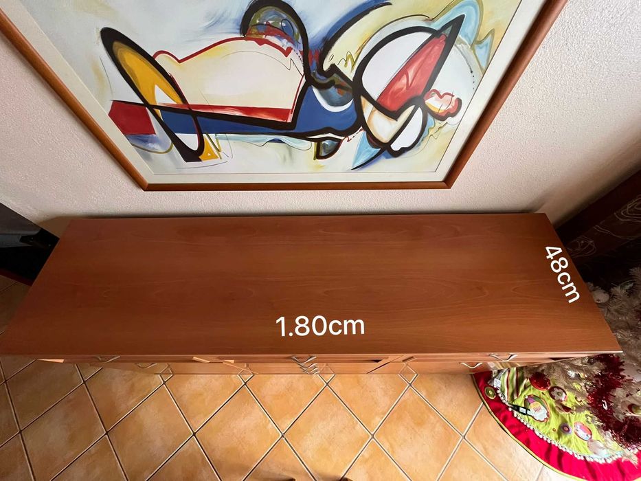 Aparador com 3 portas e 6 gavetas cor cerejeira