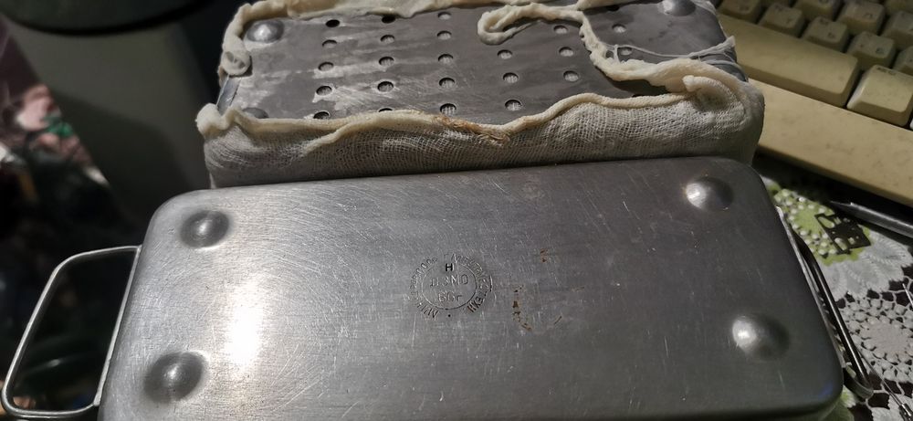 стерилизатор медицинский и шприц с иглами нержавейка