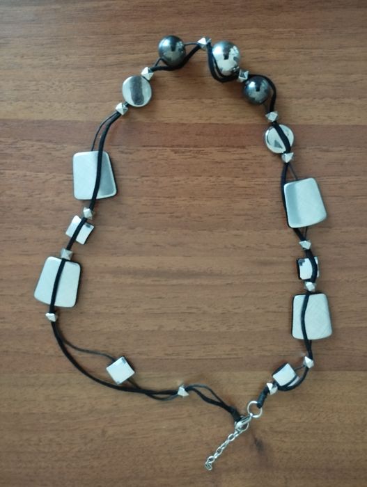 Біжутерія . Два кулони .Два намиста