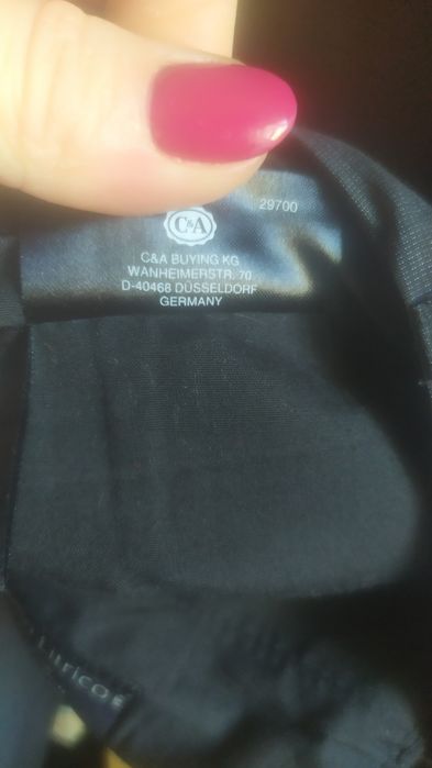 Czarny męski garnitur