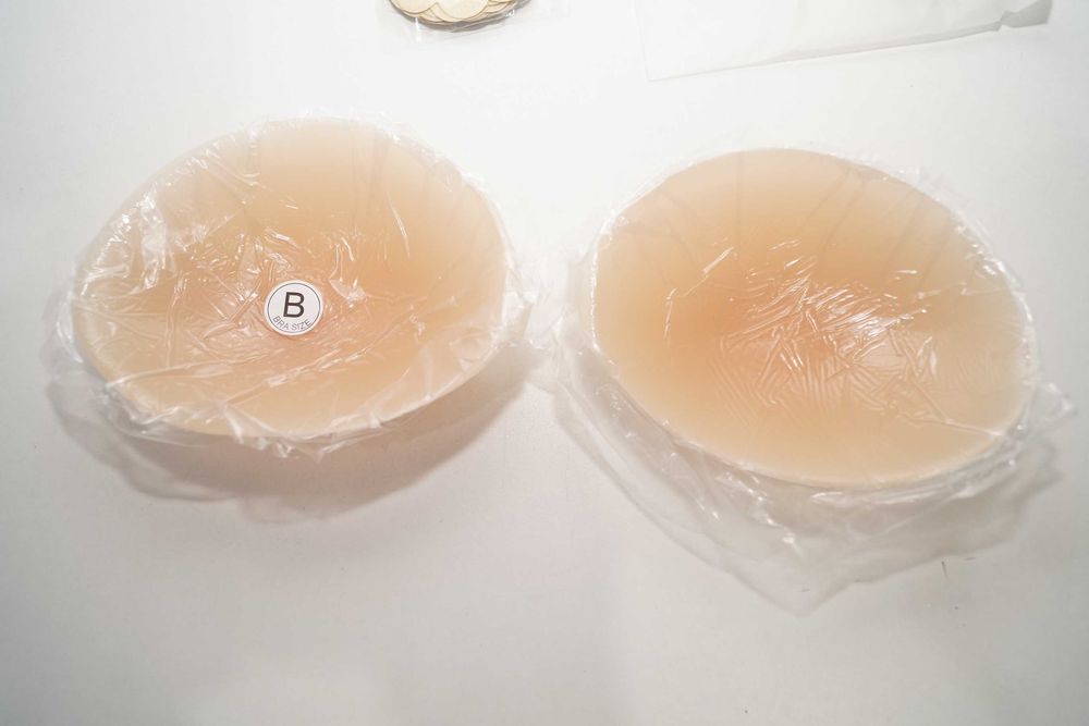 Biustonosz silikonowy samonośny rozmiar B przyklejany niewidoczny.