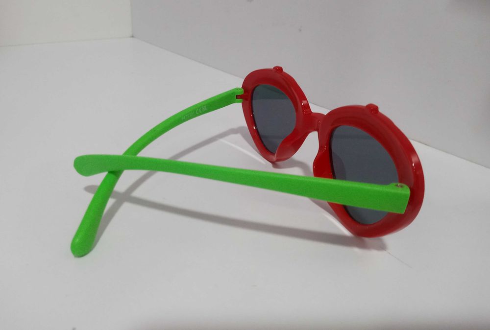 Primark okulary przeciwsłoneczne z motywem truskawki