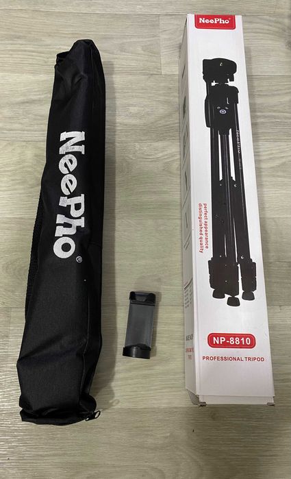 Професійний штатив для фотоапарата ,телефону з пультом Bluetooth 8810