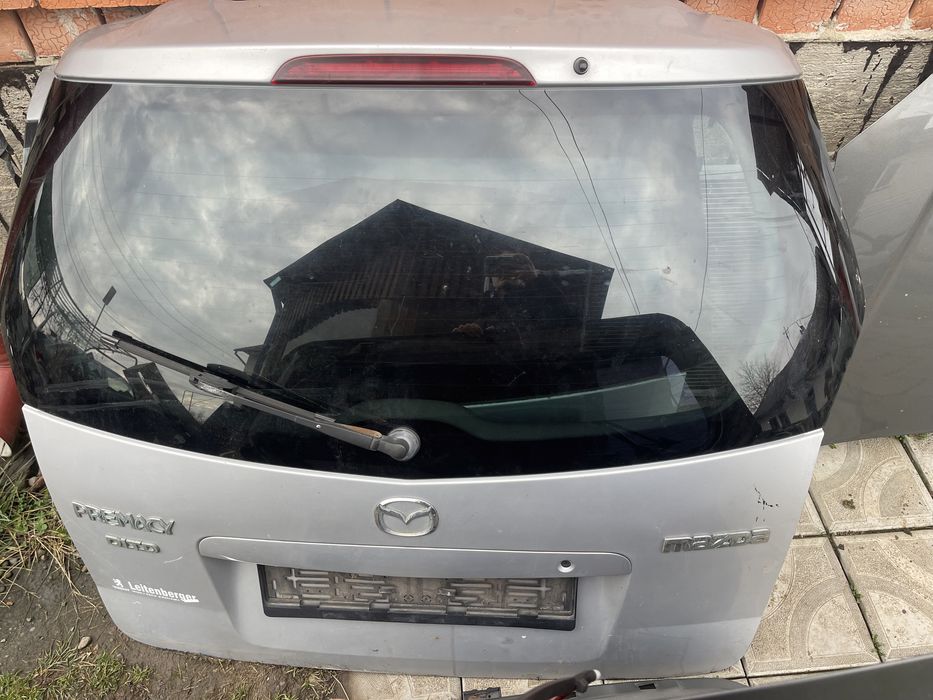 Кришка багажника зі склом Mazda Premacy мазда премасі 2001-2005 рік