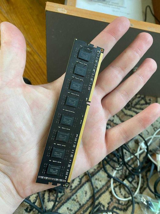 Продам оперативну пам"ять DDR3 8GB (1 плашка)