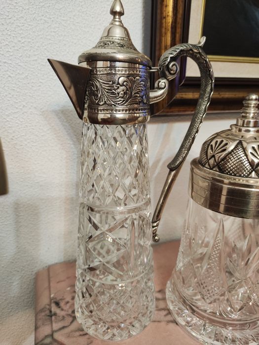 Conjunto 2 jarros em cristal com tampa casquinha