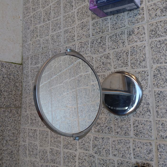 Espelho normal e com aumento