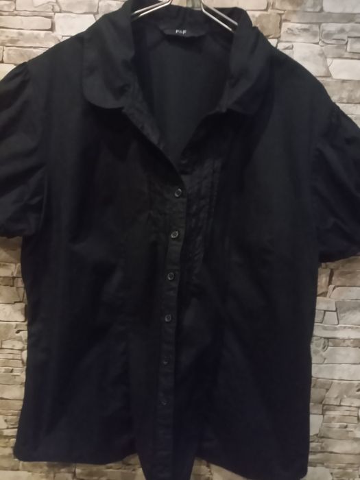 Фирменная чёрная рубашка с коротким рукавом