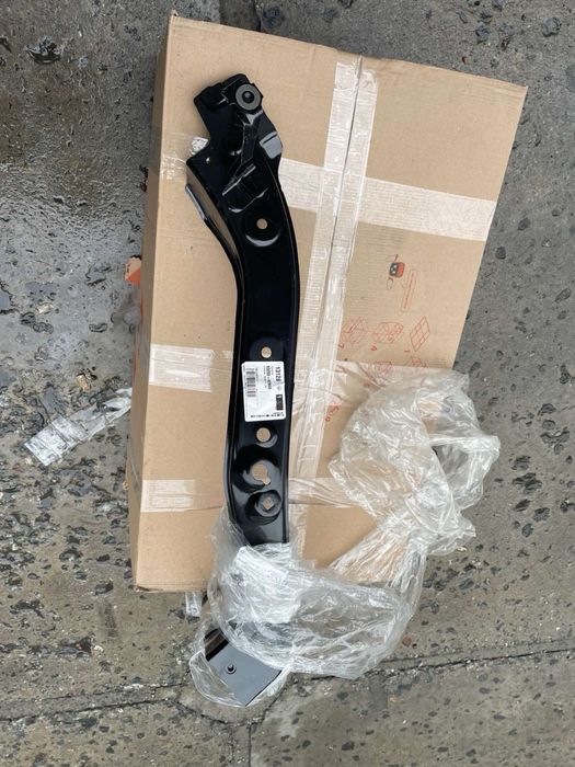 Стойка, кронштейн, арматуру панелі радіатору ліва TOYOTA RAV-4, 2022