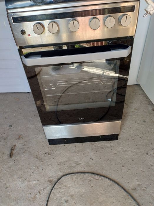 Kuchenka  gazowa z piekarnikiem elektrycznym