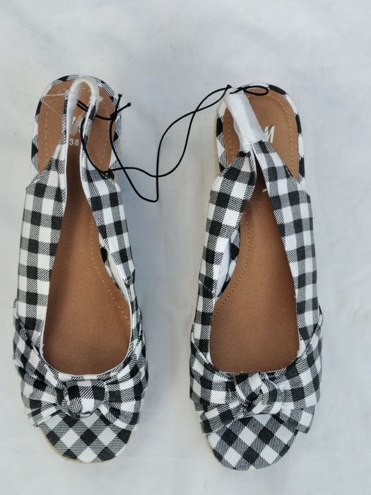 Босоніжки на платформі від   H&M