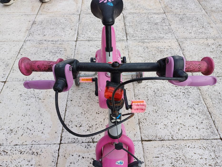 Bicicleta rosa com rodinhas
